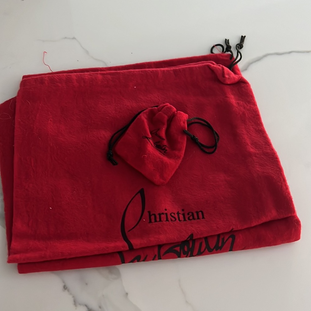Christian Louboutin - Picture 5 of 6